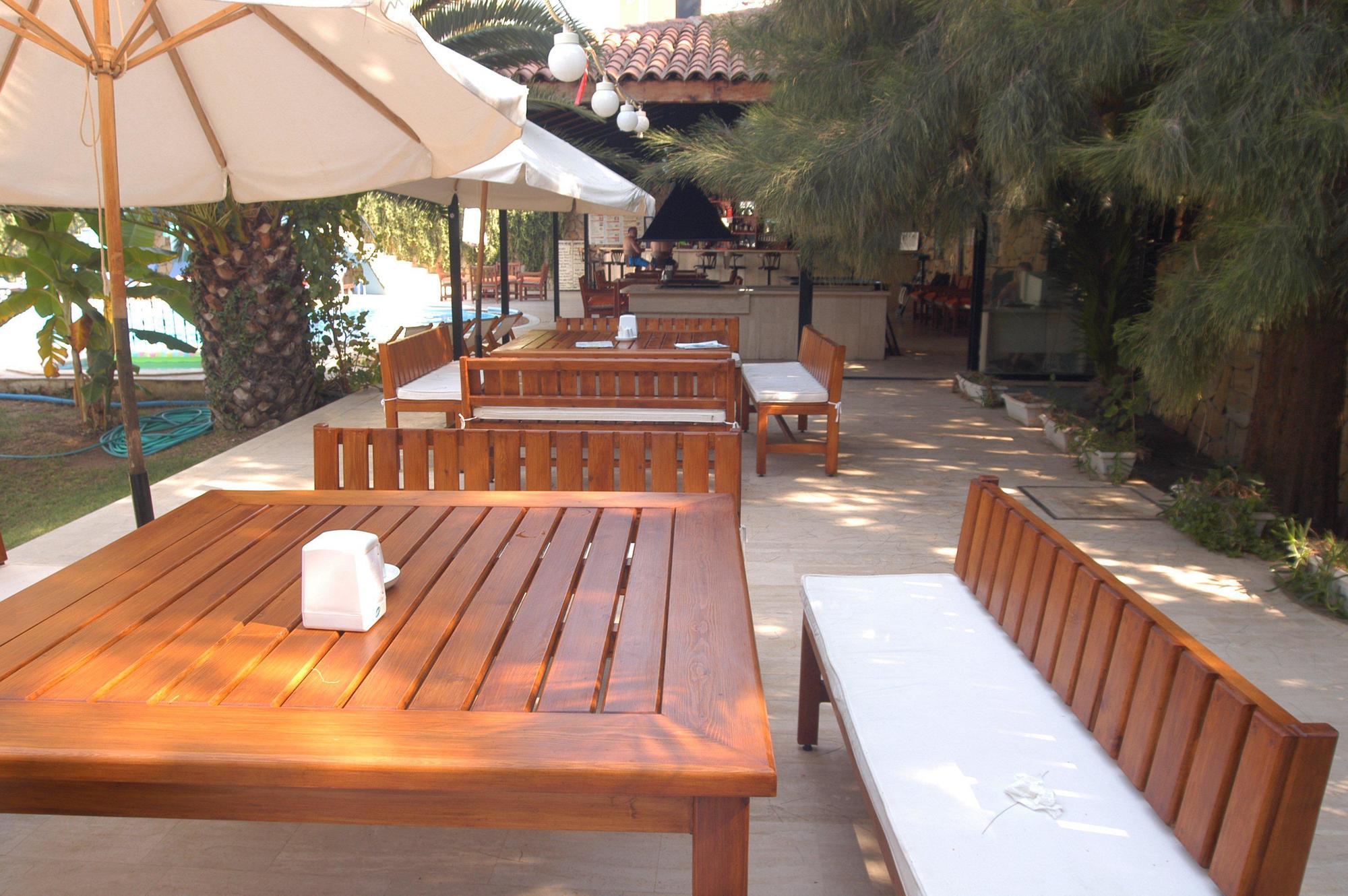 Antas Deluxe Aparts Cedit Luaran gambar